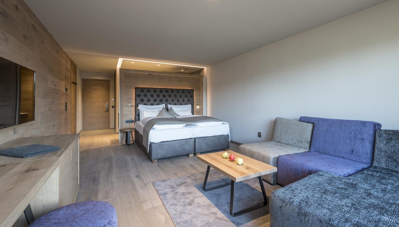 Junior Suite with Balcony,639318297:JPEG